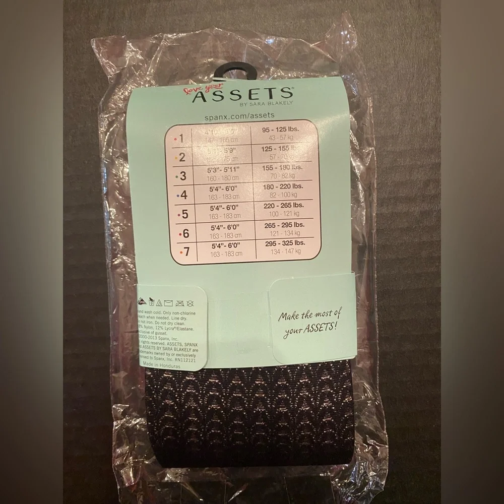 Assets by Sara‎ Blakely 1 Pair Textured Wishbone Shaping Tights Black Size 2